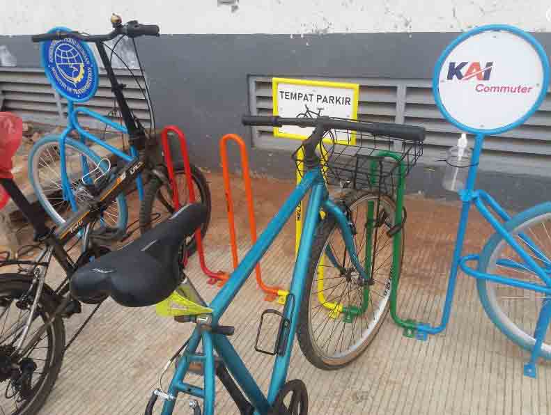 Parkir Sepeda di stasiun