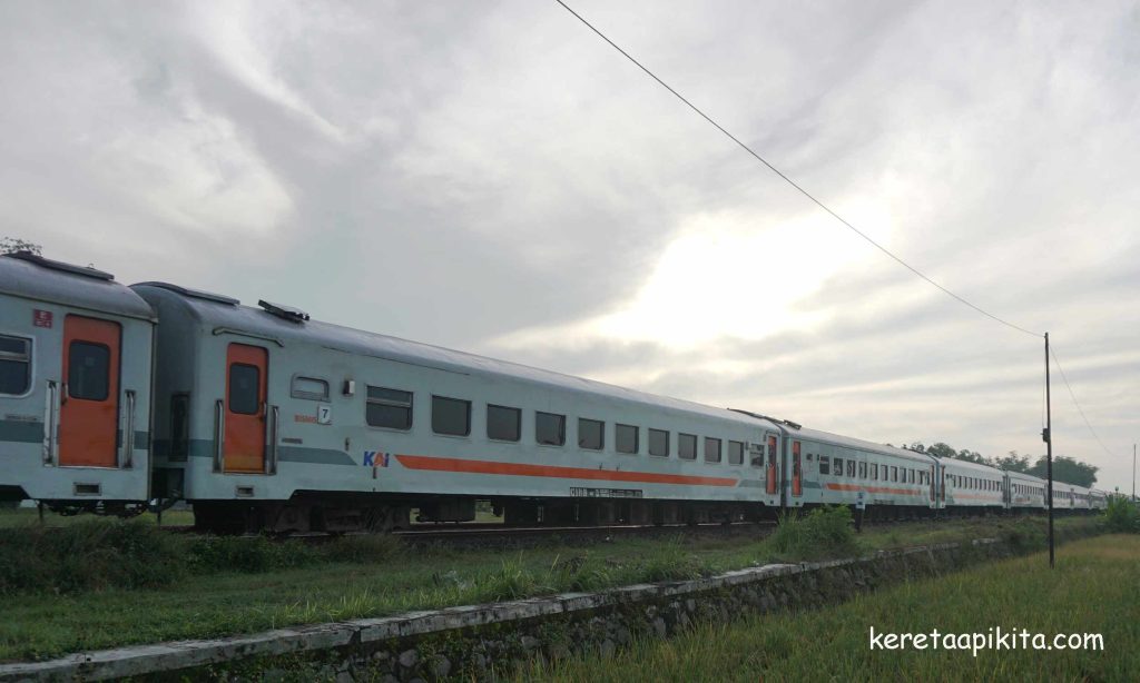 KA Gumarang Rangkaian Panjang