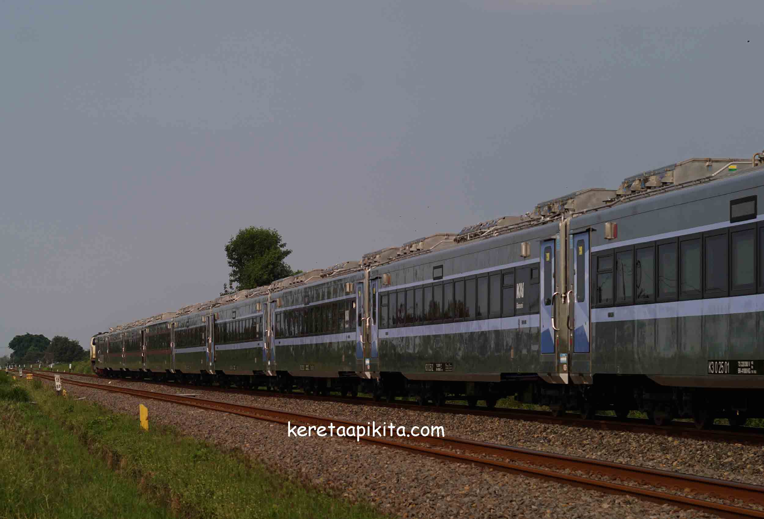 KA Gaya Baru Malam Selatan Pinjam Dulu Trainset 29 Cap CN - Kereta Api Kita