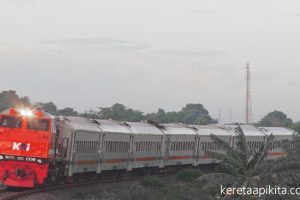 Lokomotif Merah Biru