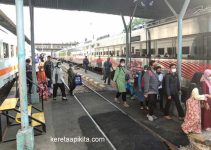 Liburan Sekolah Naik Kereta Api