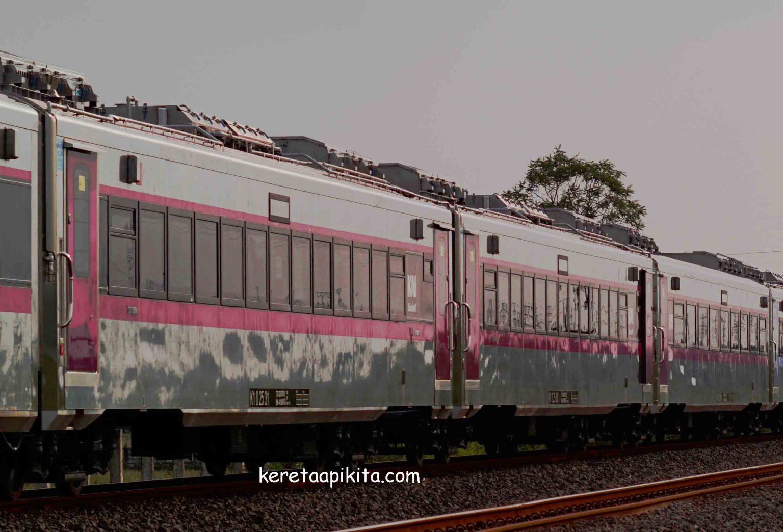 KA Gaya Baru Malam Selatan Pinjam Dulu Trainset 29 Cap CN - Kereta Api Kita
