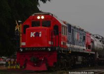 Lokomotif Merah Biru CC 201 89 12