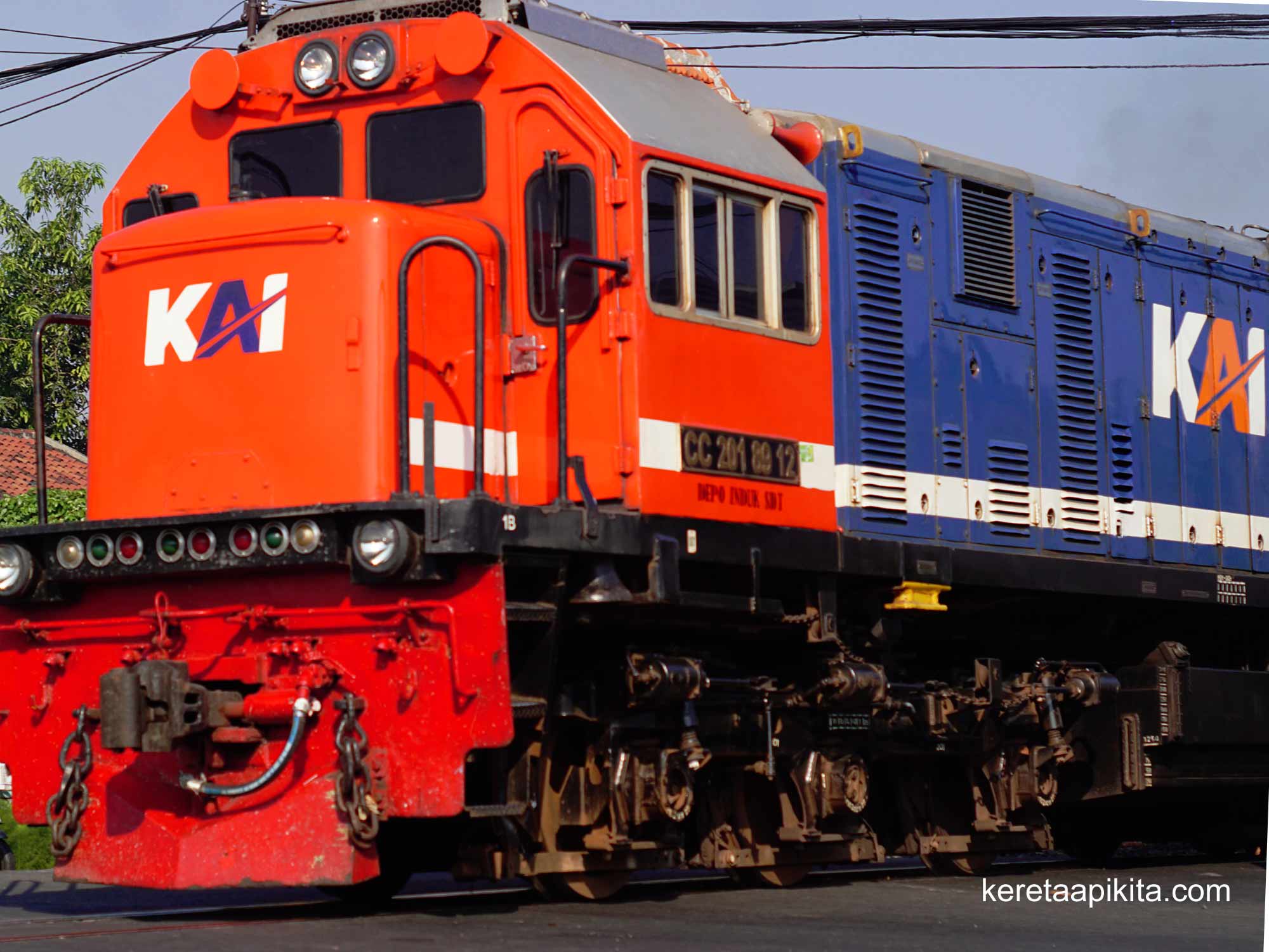 Cc201 Rnb Papasan CL Jenggala Dengan CL Penataran CC201 RnB Kotak - Kereta Api Kita