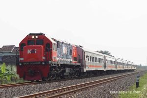CC201 89 12 Merah Biru Perumka