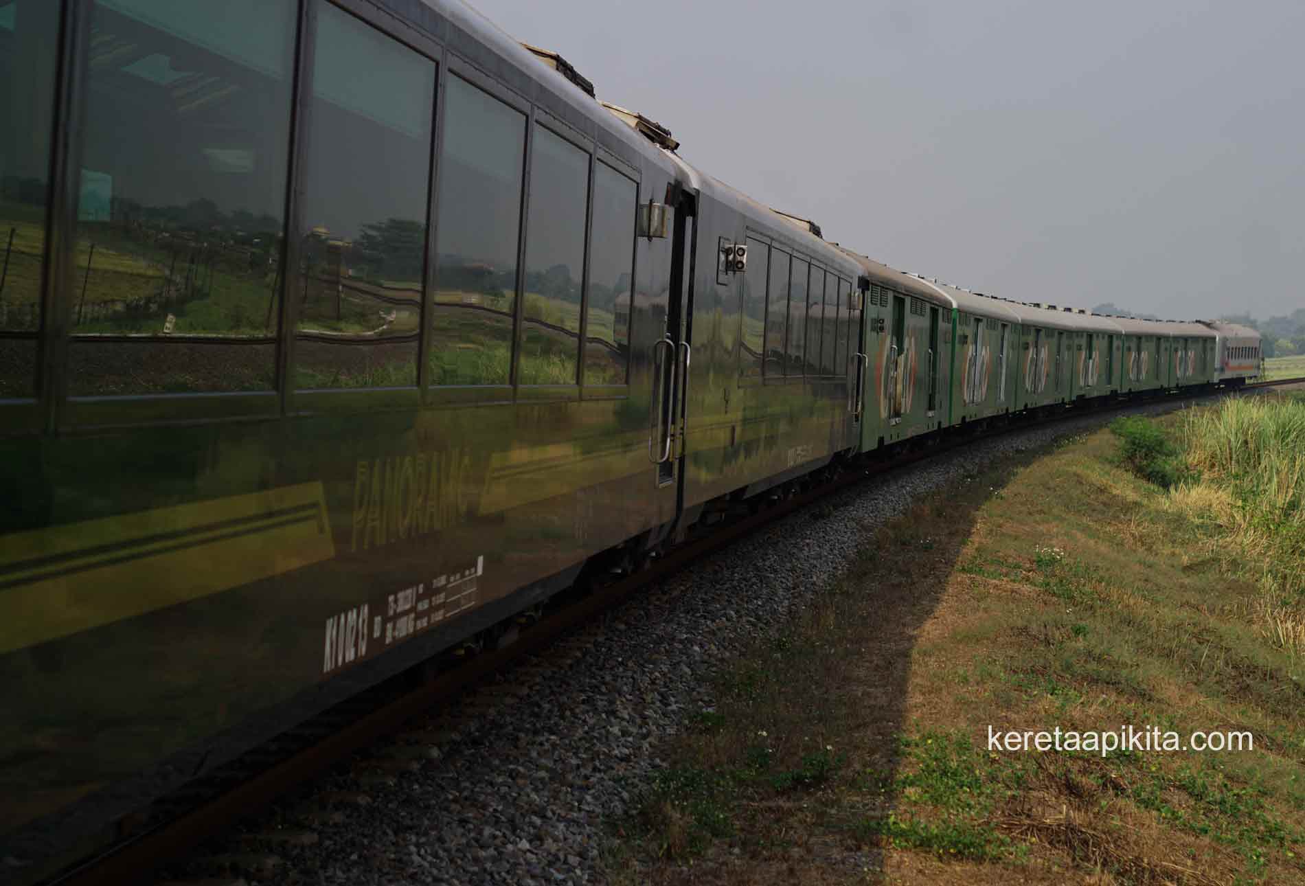 Kereta Panoramic Parcel Selatan