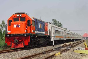 Lokomotif CC201 84 Merah Biru Perumka